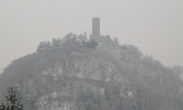 baradello sotto la neve como