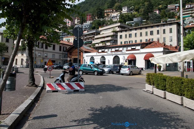 Piazza De Gasperi chiusa alle auto 1