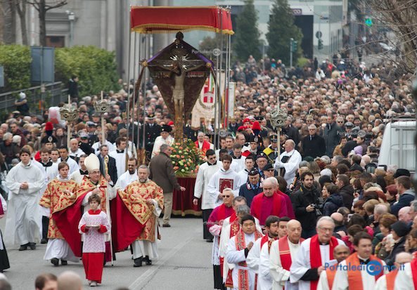 Processione SS. Crocifisso 2013 Como